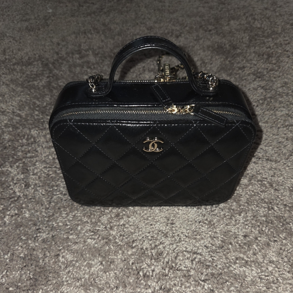 Chanel vanity - Picture 3 of 9